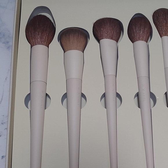 Morphe x Ariel signature Eye and Face Brush Set - Picture 5 of 7